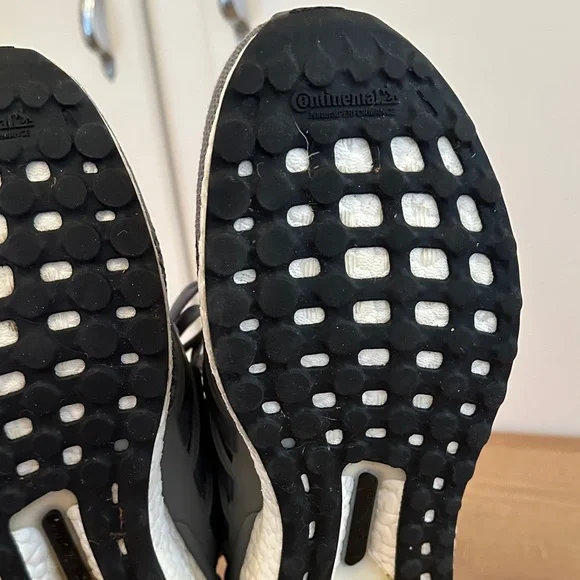 LIKE NEW Ultraboost Adidas Men's Gray Running Shoes - Picture 6 of 7